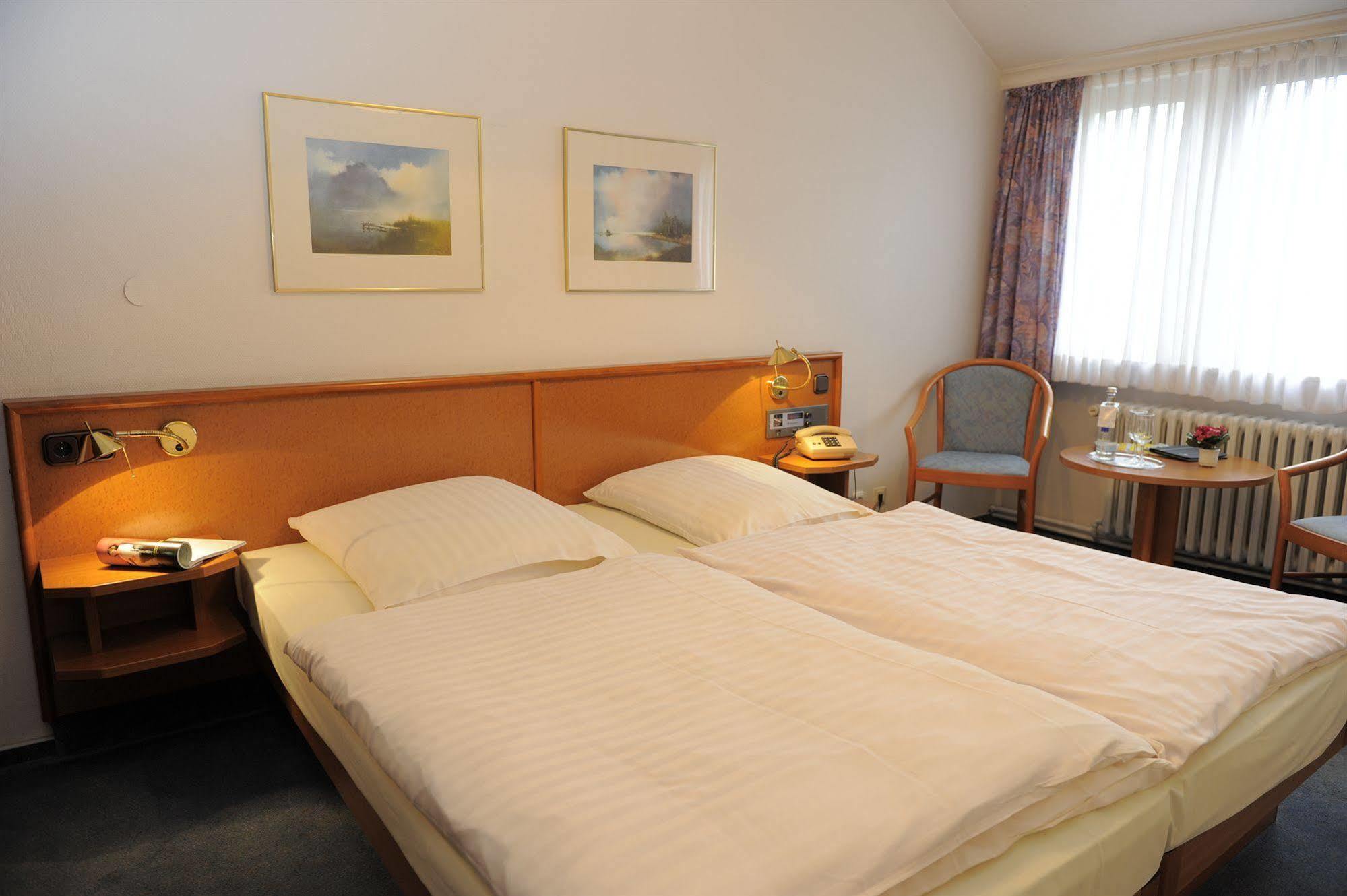 Hotel Heldt Brémai repülőtér Kültér fotó